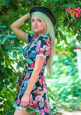 Meet beautiful Ukrainian woman Alesya from Dnepr, 22 yo, hair color Blond